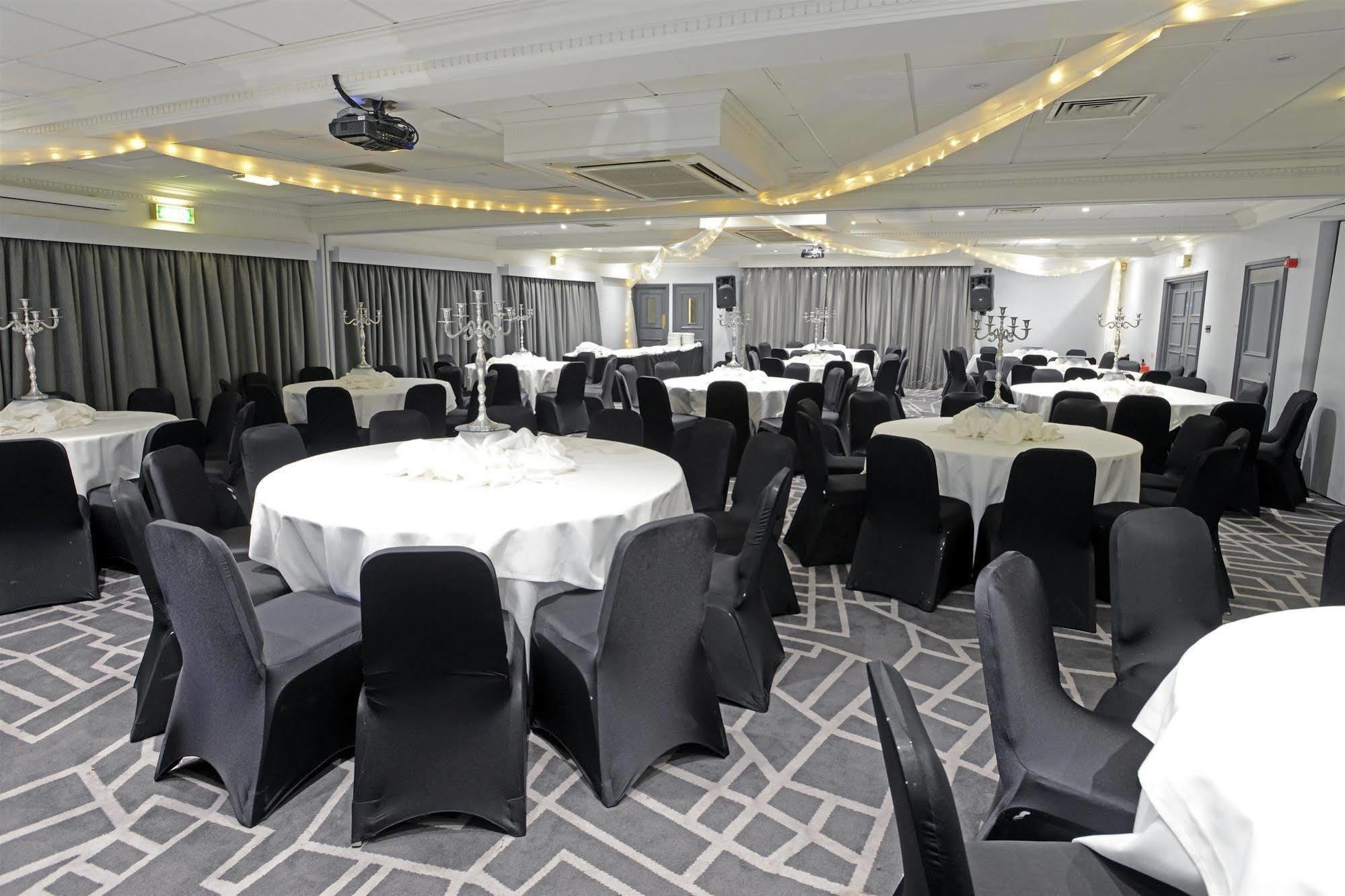 Village Hotel Coventry Exterior photo