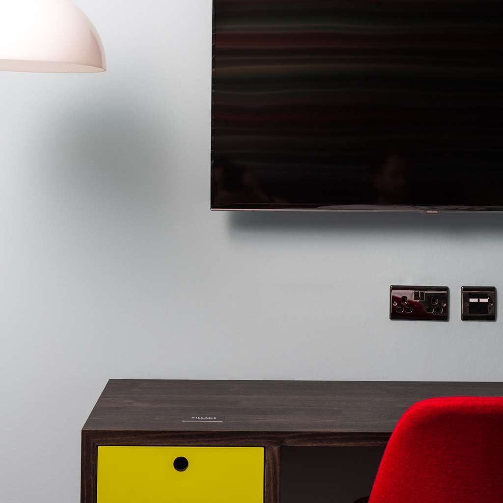 Village Hotel Coventry Room photo